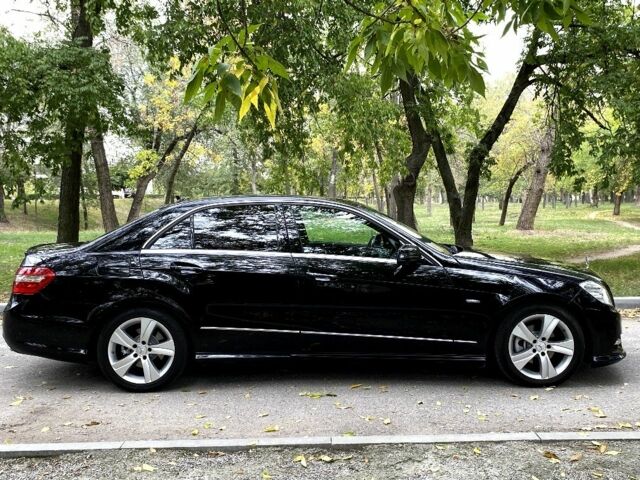 Черный Мерседес 220, объемом двигателя 2.1 л и пробегом 269 тыс. км за 13500 $, фото 7 на Automoto.ua