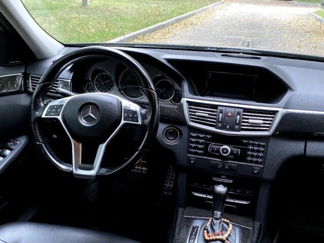 Черный Мерседес 220, объемом двигателя 2.1 л и пробегом 269 тыс. км за 13500 $, фото 13 на Automoto.ua