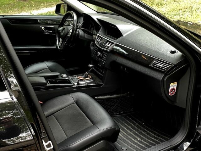 Черный Мерседес 220, объемом двигателя 2.1 л и пробегом 269 тыс. км за 13500 $, фото 9 на Automoto.ua