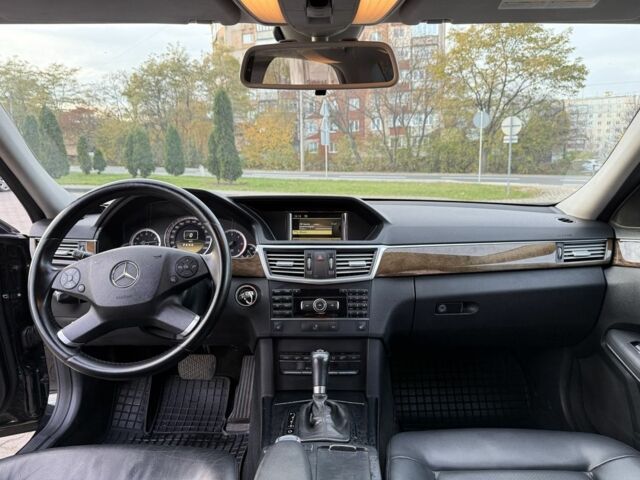 Черный Мерседес 220, объемом двигателя 2.1 л и пробегом 337 тыс. км за 11200 $, фото 21 на Automoto.ua