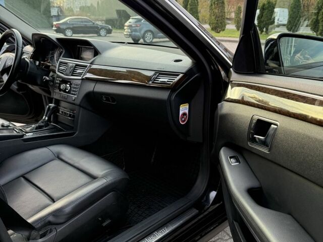 Черный Мерседес 220, объемом двигателя 2.1 л и пробегом 337 тыс. км за 11200 $, фото 15 на Automoto.ua