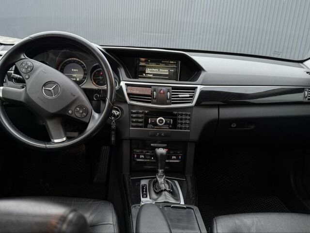 Чорний Мерседес 220, об'ємом двигуна 2.1 л та пробігом 395 тис. км за 12500 $, фото 21 на Automoto.ua