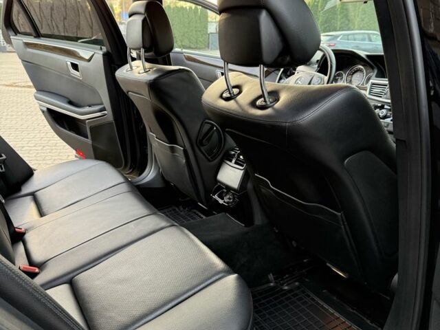 Черный Мерседес 220, объемом двигателя 2.1 л и пробегом 337 тыс. км за 11200 $, фото 19 на Automoto.ua