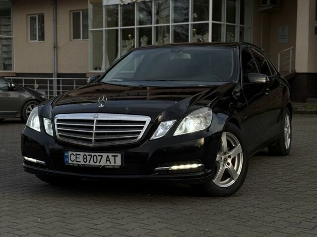 Черный Мерседес 220, объемом двигателя 2.1 л и пробегом 337 тыс. км за 11200 $, фото 1 на Automoto.ua