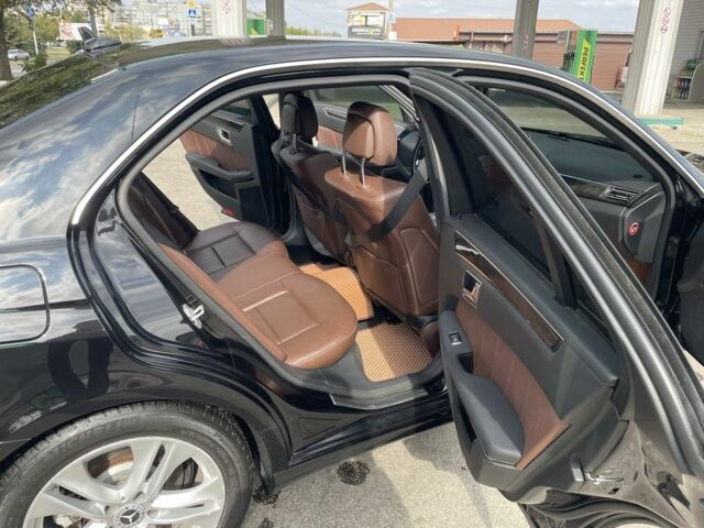 Черный Мерседес 220, объемом двигателя 2.1 л и пробегом 269 тыс. км за 15000 $, фото 7 на Automoto.ua