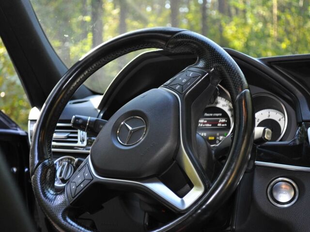 Черный Мерседес 220, объемом двигателя 2.1 л и пробегом 211 тыс. км за 19999 $, фото 15 на Automoto.ua