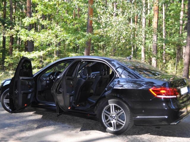 Черный Мерседес 220, объемом двигателя 2.1 л и пробегом 211 тыс. км за 19999 $, фото 5 на Automoto.ua