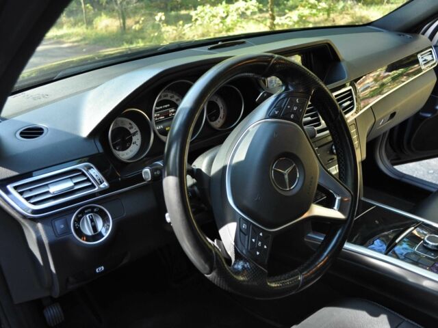 Черный Мерседес 220, объемом двигателя 2.1 л и пробегом 211 тыс. км за 19999 $, фото 13 на Automoto.ua