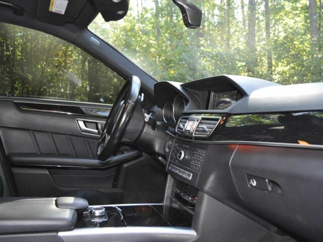 Черный Мерседес 220, объемом двигателя 2.1 л и пробегом 211 тыс. км за 19999 $, фото 18 на Automoto.ua