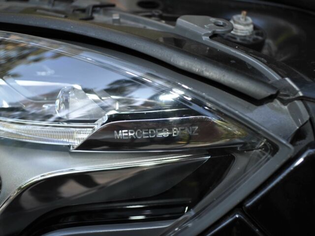 Черный Мерседес 220, объемом двигателя 2.1 л и пробегом 211 тыс. км за 19999 $, фото 17 на Automoto.ua