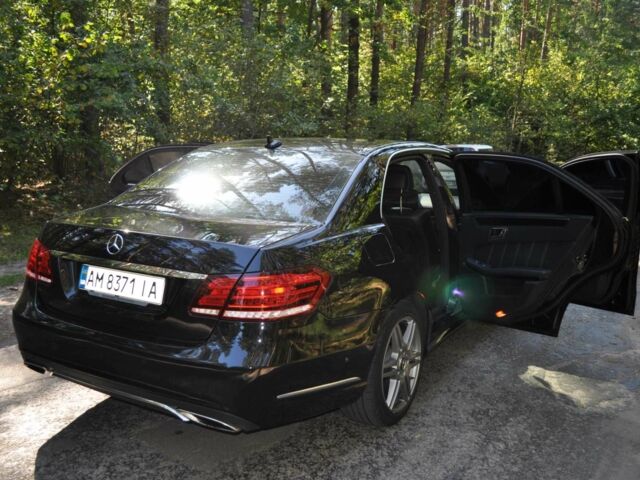 Черный Мерседес 220, объемом двигателя 2.1 л и пробегом 211 тыс. км за 19999 $, фото 8 на Automoto.ua