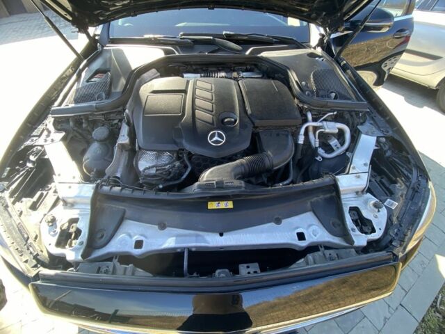 Черный Мерседес 220, объемом двигателя 2 л и пробегом 370 тыс. км за 22500 $, фото 5 на Automoto.ua