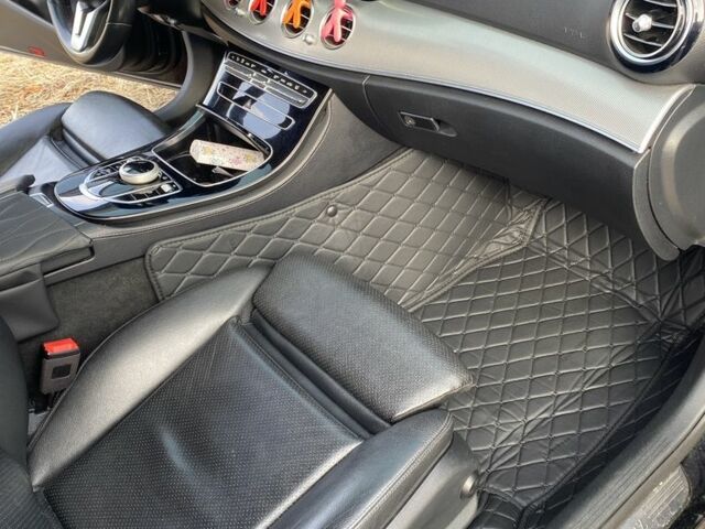 Черный Мерседес 220, объемом двигателя 2 л и пробегом 370 тыс. км за 22500 $, фото 15 на Automoto.ua