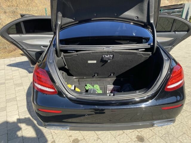 Черный Мерседес 220, объемом двигателя 2 л и пробегом 370 тыс. км за 22500 $, фото 4 на Automoto.ua