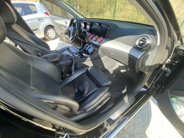 Черный Мерседес 220, объемом двигателя 2 л и пробегом 370 тыс. км за 22500 $, фото 10 на Automoto.ua