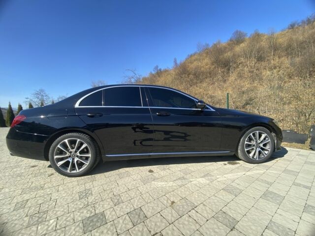 Черный Мерседес 220, объемом двигателя 2 л и пробегом 370 тыс. км за 22500 $, фото 1 на Automoto.ua