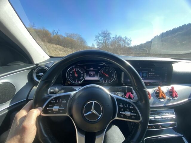 Черный Мерседес 220, объемом двигателя 2 л и пробегом 370 тыс. км за 22500 $, фото 6 на Automoto.ua