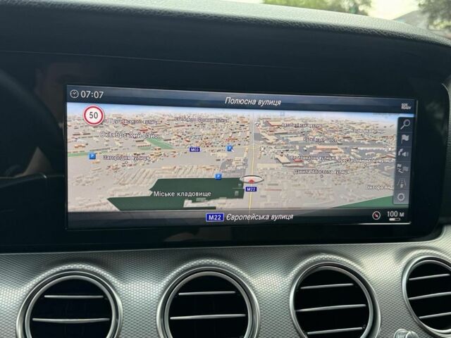 Чорний Мерседес 220, об'ємом двигуна 2 л та пробігом 94 тис. км за 32000 $, фото 7 на Automoto.ua