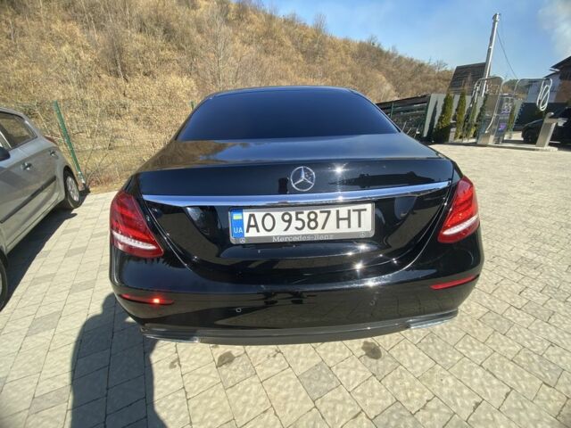 Черный Мерседес 220, объемом двигателя 2 л и пробегом 370 тыс. км за 22500 $, фото 3 на Automoto.ua