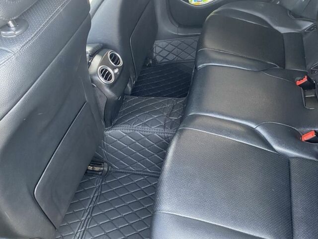 Черный Мерседес 220, объемом двигателя 2 л и пробегом 370 тыс. км за 22500 $, фото 13 на Automoto.ua