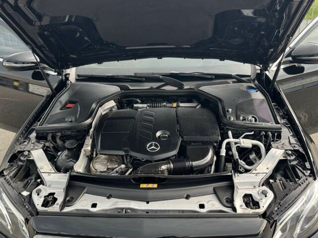 Чорний Мерседес 220, об'ємом двигуна 2 л та пробігом 94 тис. км за 32000 $, фото 4 на Automoto.ua