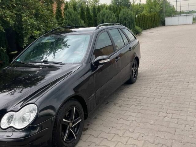 Черный Мерседес 220, объемом двигателя 2.2 л и пробегом 530 тыс. км за 4000 $, фото 1 на Automoto.ua