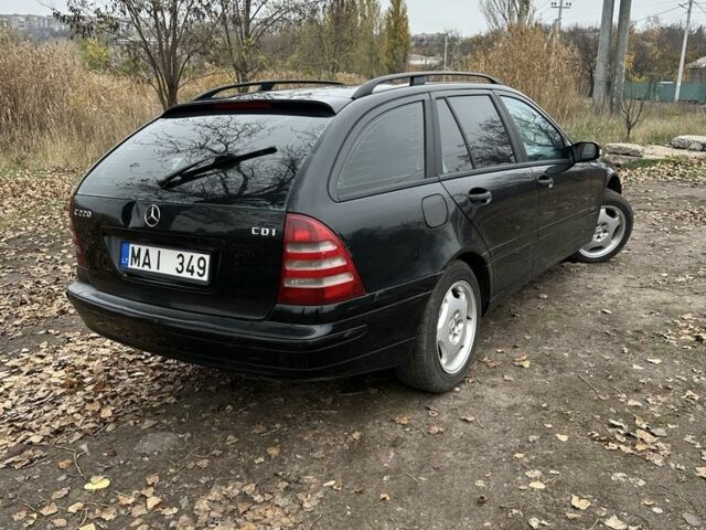 Черный Мерседес 220, объемом двигателя 2.2 л и пробегом 231 тыс. км за 2700 $, фото 2 на Automoto.ua