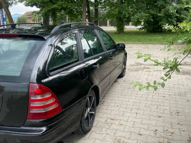 Черный Мерседес 220, объемом двигателя 2.2 л и пробегом 530 тыс. км за 4000 $, фото 3 на Automoto.ua