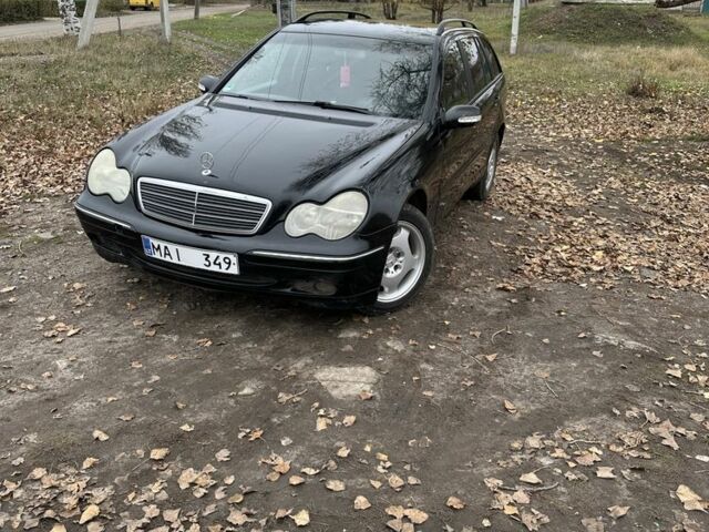 Черный Мерседес 220, объемом двигателя 2.2 л и пробегом 231 тыс. км за 2700 $, фото 1 на Automoto.ua