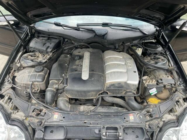 Черный Мерседес 220, объемом двигателя 2.2 л и пробегом 530 тыс. км за 4000 $, фото 4 на Automoto.ua