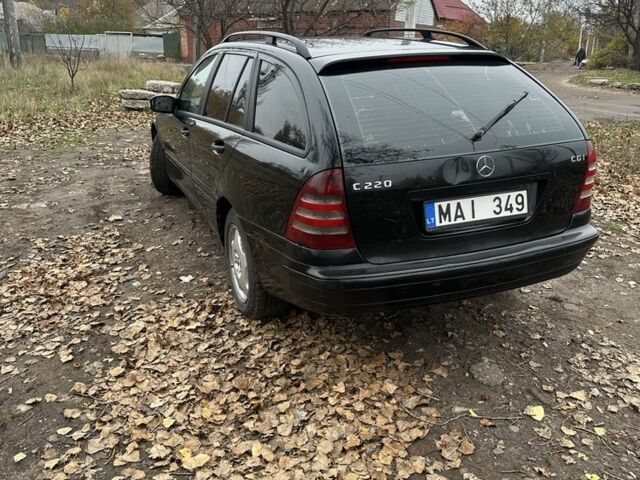 Черный Мерседес 220, объемом двигателя 2.2 л и пробегом 231 тыс. км за 2700 $, фото 3 на Automoto.ua