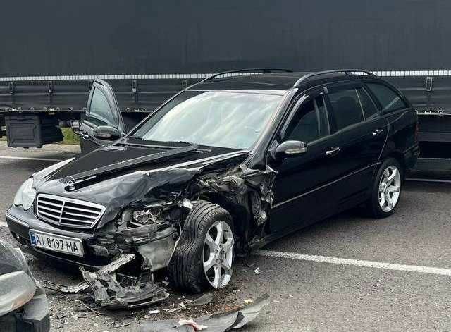 Черный Мерседес 220, объемом двигателя 2.1 л и пробегом 3 тыс. км за 3500 $, фото 1 на Automoto.ua