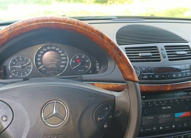 Черный Мерседес 220, объемом двигателя 2 л и пробегом 332 тыс. км за 3300 $, фото 5 на Automoto.ua