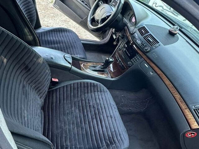 Черный Мерседес 220, объемом двигателя 2.1 л и пробегом 287 тыс. км за 5700 $, фото 4 на Automoto.ua