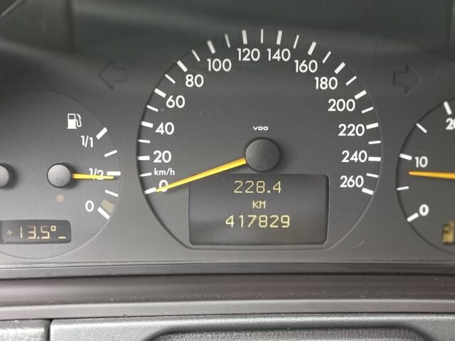 Чорний Мерседес 220, об'ємом двигуна 2.1 л та пробігом 417 тис. км за 6500 $, фото 18 на Automoto.ua