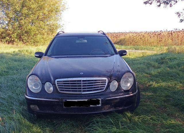 Черный Мерседес 220, объемом двигателя 2 л и пробегом 332 тыс. км за 3300 $, фото 1 на Automoto.ua