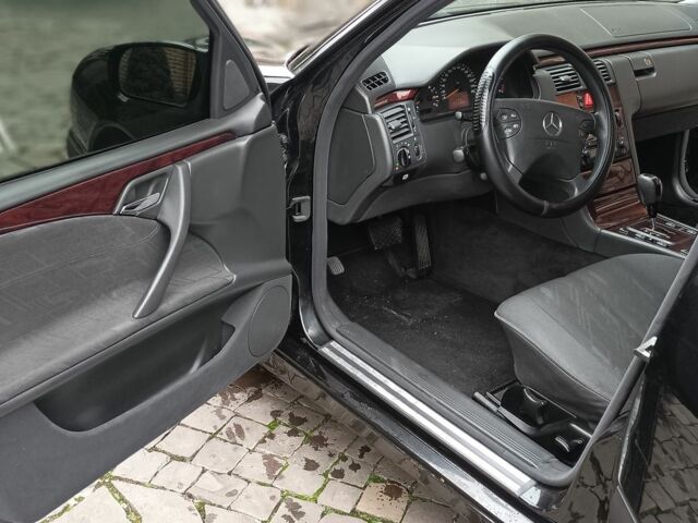 Чорний Мерседес 220, об'ємом двигуна 2.1 л та пробігом 417 тис. км за 6500 $, фото 5 на Automoto.ua