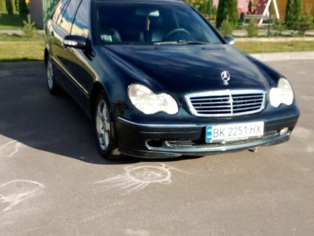 Черный Мерседес 220, объемом двигателя 2.1 л и пробегом 341 тыс. км за 5300 $, фото 1 на Automoto.ua