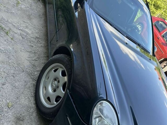 Черный Мерседес 220, объемом двигателя 2.1 л и пробегом 287 тыс. км за 5700 $, фото 2 на Automoto.ua