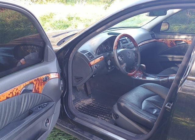 Черный Мерседес 220, объемом двигателя 2 л и пробегом 332 тыс. км за 3300 $, фото 6 на Automoto.ua