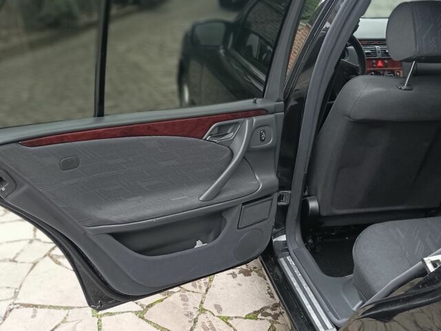 Чорний Мерседес 220, об'ємом двигуна 2.1 л та пробігом 417 тис. км за 6500 $, фото 16 на Automoto.ua