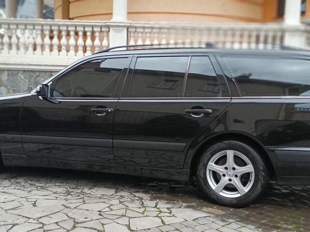 Чорний Мерседес 220, об'ємом двигуна 2.1 л та пробігом 417 тис. км за 6500 $, фото 2 на Automoto.ua