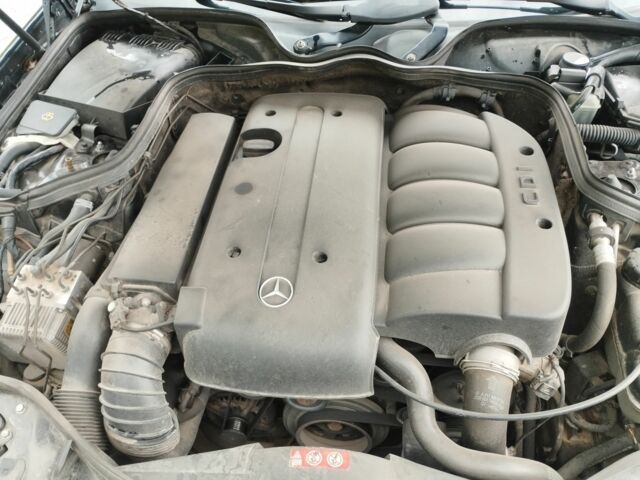 Черный Мерседес 220, объемом двигателя 2.1 л и пробегом 320 тыс. км за 5990 $, фото 3 на Automoto.ua