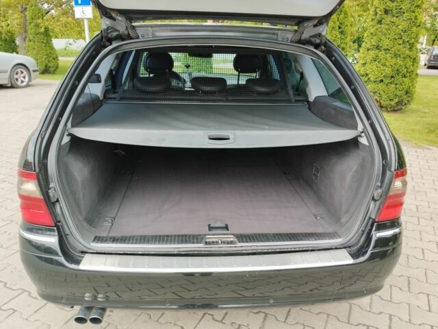 Черный Мерседес 220, объемом двигателя 2.1 л и пробегом 320 тыс. км за 5990 $, фото 2 на Automoto.ua