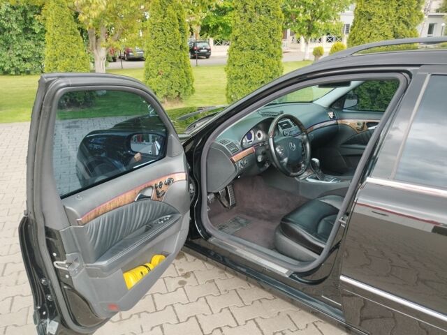 Черный Мерседес 220, объемом двигателя 2.1 л и пробегом 320 тыс. км за 5990 $, фото 19 на Automoto.ua