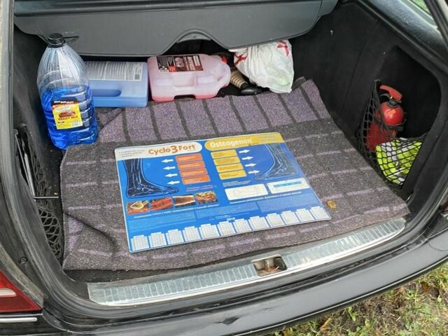 Черный Мерседес 220, объемом двигателя 2.2 л и пробегом 403 тыс. км за 2603 $, фото 12 на Automoto.ua