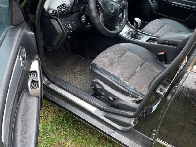 Черный Мерседес 220, объемом двигателя 2.2 л и пробегом 403 тыс. км за 2603 $, фото 2 на Automoto.ua