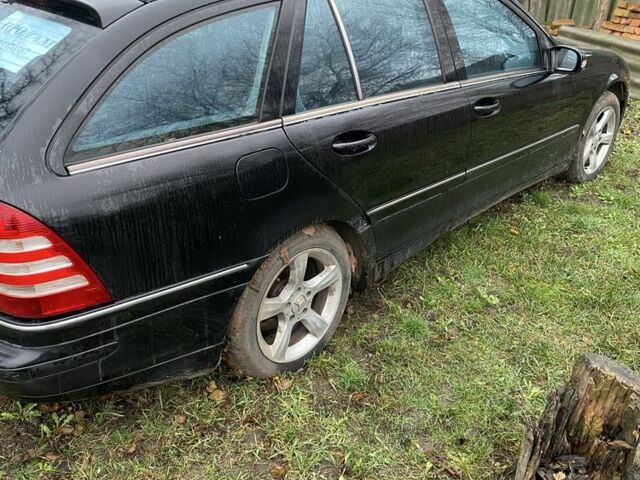 Черный Мерседес 220, объемом двигателя 2.2 л и пробегом 403 тыс. км за 2603 $, фото 5 на Automoto.ua