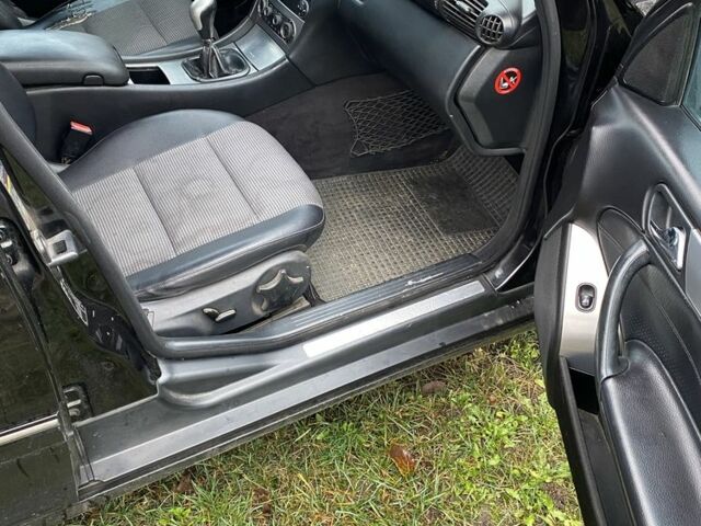 Черный Мерседес 220, объемом двигателя 2.2 л и пробегом 403 тыс. км за 2603 $, фото 9 на Automoto.ua