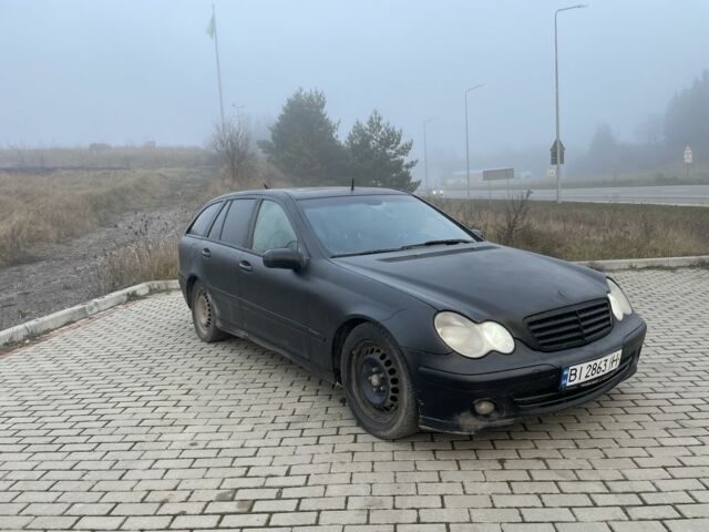 Черный Мерседес 220, объемом двигателя 2.1 л и пробегом 368 тыс. км за 2200 $, фото 1 на Automoto.ua